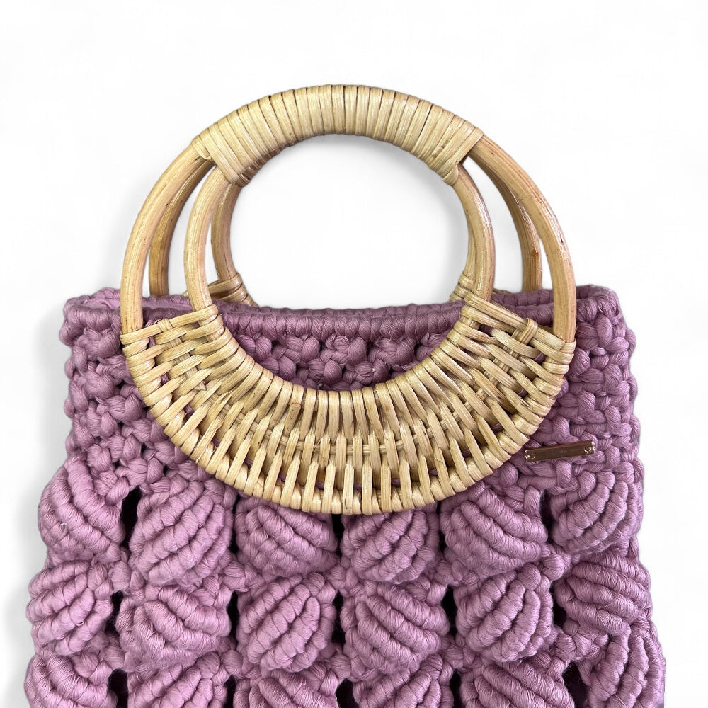 Borsa a mano e a spalla in macramè modello conchiglia con manico in bambù Dusty Rose